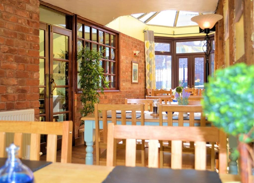 The George Inn & Millingbrook Lodge Ltd Lydney Exterior foto